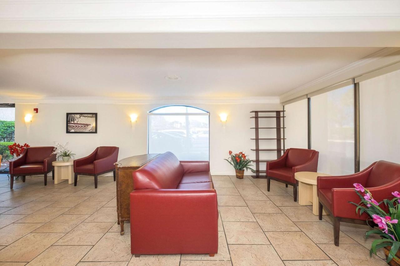 Days Inn By Wyndham Neptune Beach Jacksonville Beach Eksteriør bilde